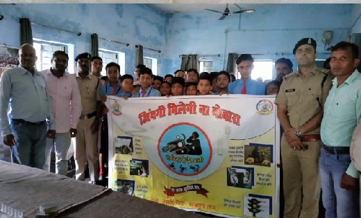 महासमुंद : यातायात के नियमों के प्रति जागरूकता हेतु महासमुंद पुलिस द्वारा जिले में चलाया जा रहा है जिंदगी मिलेगी ना दोबारा अभियान