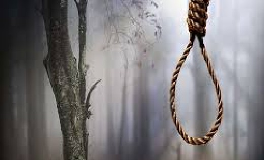 पिथौरा : जंगल में व्यक्ति ने लगायी फांसी - CG Sandesh