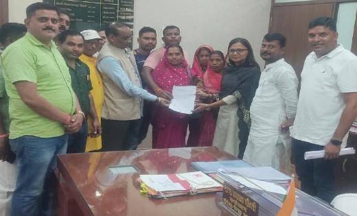 गौरेला जनपद अध्यक्ष के ख़िलाफ़ अविश्वास पर रोक के लिए सदस्यों ने दिया आवेदन