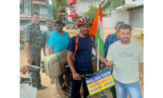 बसना : प्रदुषण मुक्त भारत का सपना संजोए सायकल पर भारत भ्रमण ... - CG Sandesh
