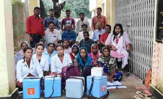 CG : तीन पालतू कुत्तों को कोरोना वैक्सीन लगवाने पहुचा शराबी,... - CG Sandesh