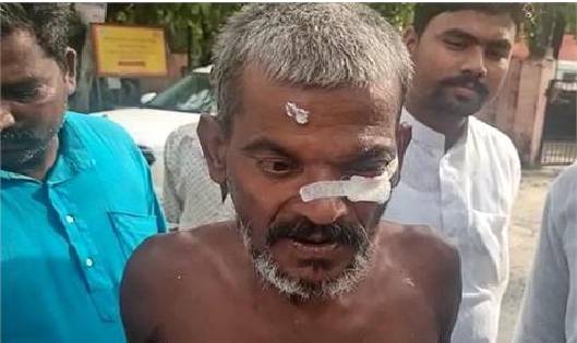 पत्नी की पिटाई के डर से 32 दिन से पेड़ पर रह रहा था युवक, पु... - CG Sandesh