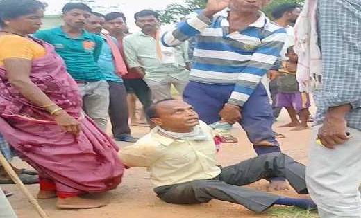  शिक्षक को चढ़ा इश्क का बुखार, युवती के परिजनों ने कर दी धुना... - CG Sandesh