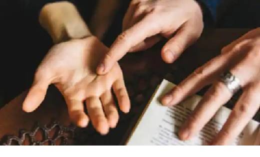 हाथ में टूट जाए यह रेखा तो प्रेम में मिलता है धोखा... - CG Sandesh