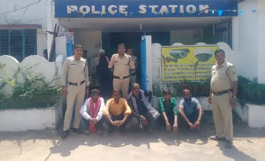 पिथौरा : पुलिस ने 7 वारंटी गिरफ्तार कर न्यायालय में किया पेश... - CG Sandesh