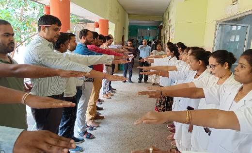 सरायपाली : स्वास्थ्य केंद्र के स्टाफ को मतदान की दिलाई गई शप... - CG Sandesh