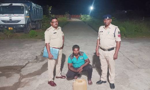 खल्लारी : 10 लीटर अवैध शराब के साथ आरोपी पुलिस की गिरफ्त में - CG Sandesh