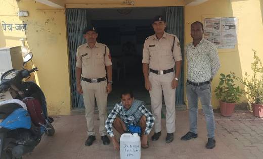 सांकरा : महिला समूह की सुचना पर पुलिस ने पकड़ी शराब - CG Sandesh