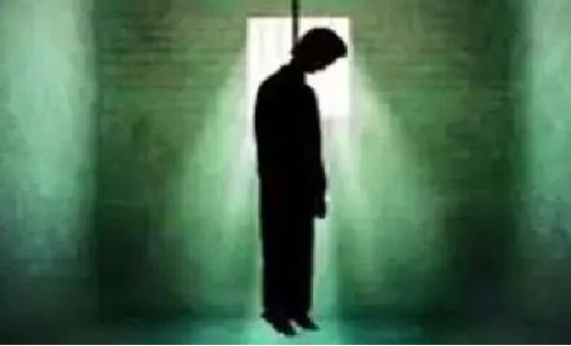 महासमुंद : लॉज में युवक ने लगाई फांसी, जेब में मिला सुसाइड नोट