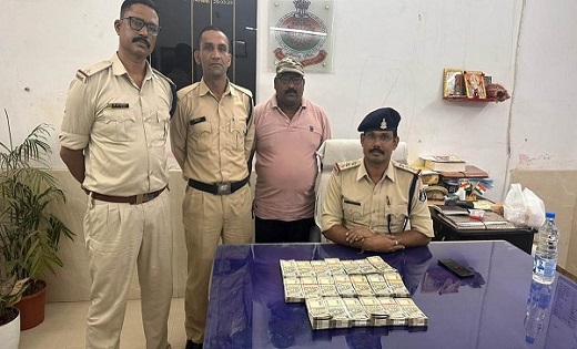 पुलिस को कार में मिले 10 लाख रुपये नगद, आचार संहिता उल्लंघन ... - CG Sandesh