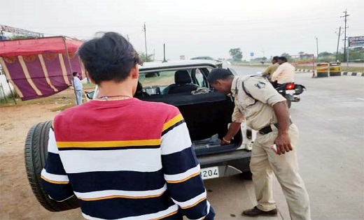 वाहन चेकिंग के दौरान कार से लाखों रुपए नगदी जब्त - CG Sandesh
