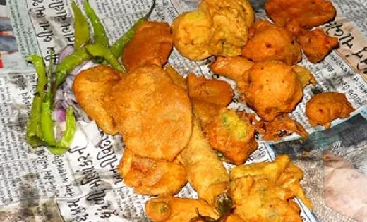 महासमुंद : खाद्य पदार्थ की पैकेजिंग के लिए अखबारी पेपर का उप... - CG Sandesh