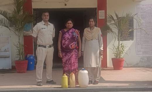 बसना : 30 लीटर महुआ शराब के साथ महिला गिरफ्तार - CG Sandesh
