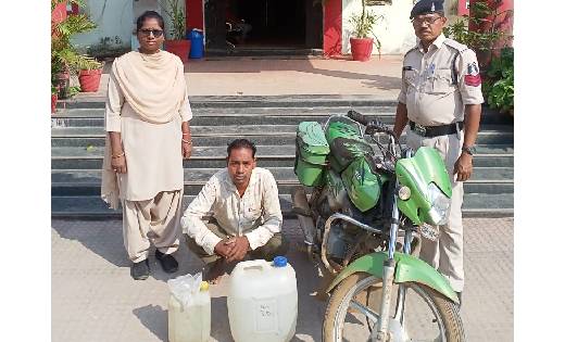 बसना : शराब परिवहन करने वाला पुलिस की गिरफ्त में, 25 लीटर शर... - CG Sandesh