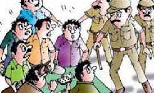 तेंदूकोना : रोड किनारे जुआ खेलते 6 जुआरी गिरफ्तार - CG Sandesh