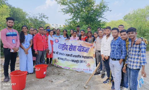 बसना महाविद्यालय में स्वच्छता अभियान के तहत की गई साफ़-सफाई, ... - CG Sandesh