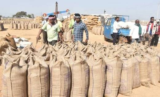 महासमुंद : बिना बायोमेट्रिक के किसानों से धान खरीदी किए जाने... - CG Sandesh