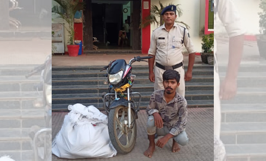बसना : बाइक छोड़कर भागने लगा गांजा तस्कर, पुलिस ने घेराबंदी क... - CG Sandesh