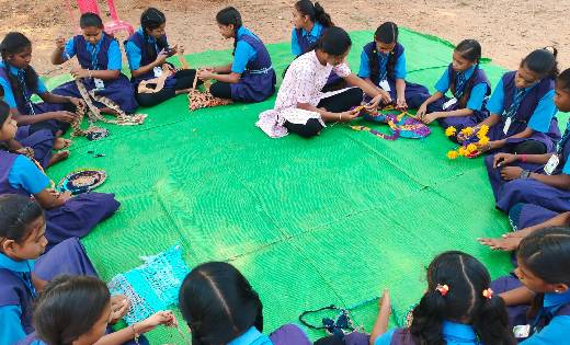 सरायपाली : 6वीं से 8वीं तक के विद्यार्थियों को सिखाया जा रहा... - CG Sandesh