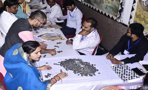 सिक्कों से भरा बोरी लेकर नामांकन फार्म खरीदने पहुंचा प्रत्या... - CG Sandesh