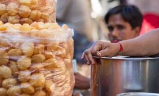गोल गप्पे खाने से करीब 50 बच्चे और महिलाएं बीमार - CG Sandesh