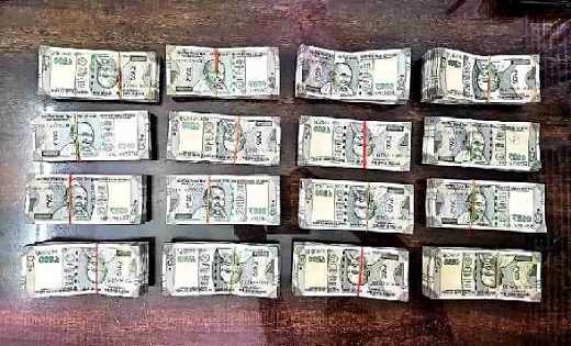 फिर लाखों की गड्डी हुई जब्त...पुलिस को चेकिंग के दौरान मिले ... - CG Sandesh