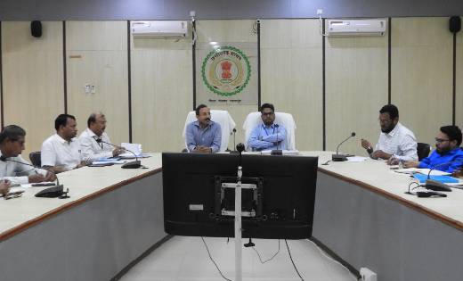 महासमुंद : व्यय प्रेक्षक ने व्यय लेखा टीम की बैठक लेकर निष्प... - CG Sandesh