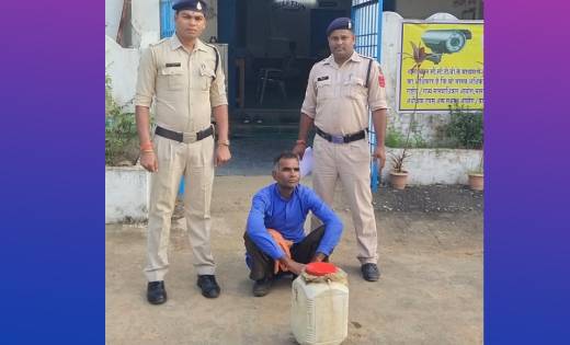 पटेवा : 12 लीटर हाथ भट्ठी निर्मित देशी महुआ शराब के साथ आरोप... - CG Sandesh