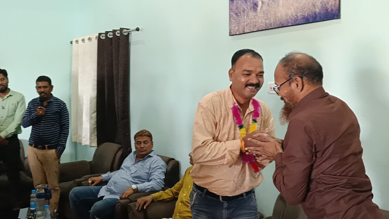 छ.ग.जर्नलिस्ट वेलफेयर यूनियन महासमुंद के शुकदेव वैष्णव बने ज... - CG Sandesh