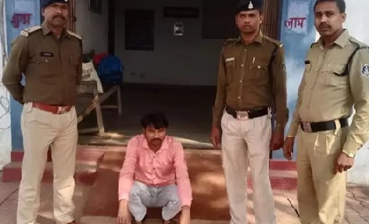  छात्रा से शिक्षक ने की छेड़खानी और भेजा अश्लील मैसेज, फिर मे... - CG Sandesh