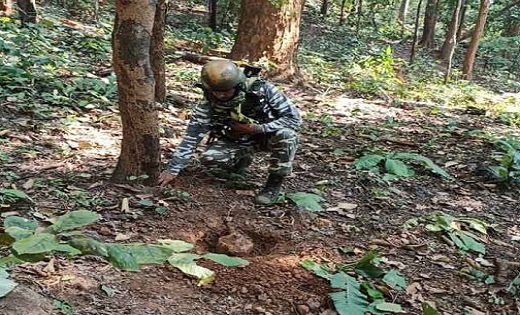 नक्सलियों द्वारा लगाए आईडी बम को बीएसएफ के जवानों ने किया नि... - CG Sandesh