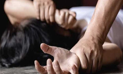 बच्ची से बलात्कार, फिर गला रेतकर की हत्या, बिस्तर के नीचे छि... - CG Sandesh