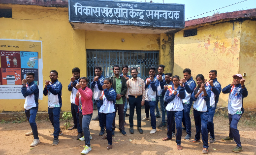 सरायपाली विकासखंड के छात्राओं को सिखाए जा रहे आत्मरक्षा के प... - CG Sandesh
