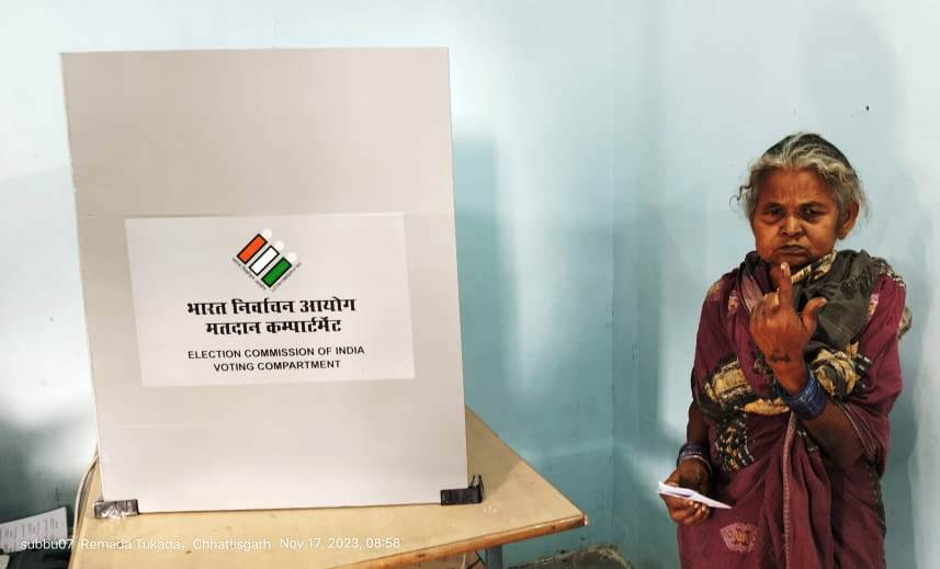 महासमुंद : 101 वर्ष की उम्र में मतदान, ना हौसला कम हुआ ना उत... - CG Sandesh