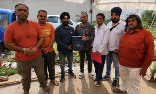दो नेत्रहीन व्यक्ति के जीवन में निगम कर्मीयो ने लाई रोशनी - CG Sandesh
