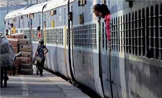 रेल में खाना खाते ही बिगड़ी 40 लोगों की तबीयत, अस्पताल में भ... - CG Sandesh