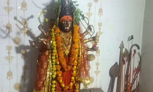 Raipur News : काली माता की मूर्ति से अचानक निकलने लगा खून, दर्शन करने हजारों की संख्या में पहुंचे भक्त…
