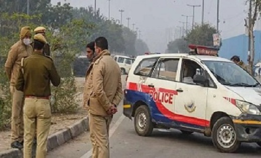 सनकी कार ड्राइवर ने चबा ली शख्स की उंगली, सही से ड्राइव करने... - CG Sandesh