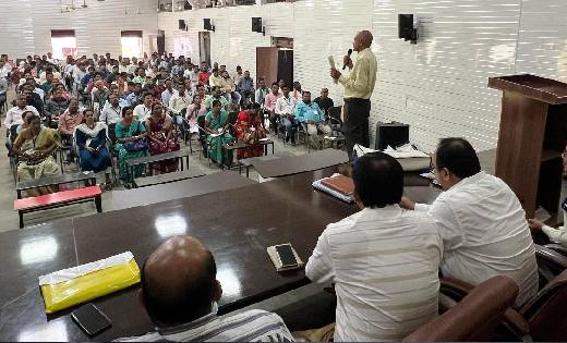महासमुंद : निर्वाचन सामग्री वितरण और वापसी दल को दिया गया प्... - CG Sandesh