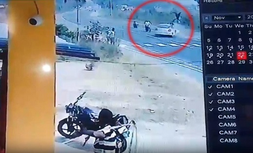 तेज रफ़्तार कार ने तीन बाइकों को टक्कर मारी,तीन की मौत - CG Sandesh