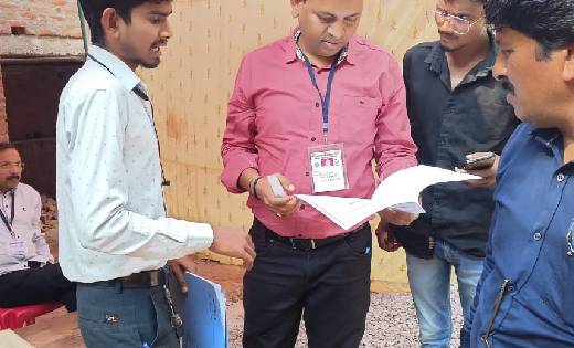 बसना : औचक निरीक्षण के दौरान 60 वोटर आईडी और 21 आधार कार्ड ज... - CG Sandesh