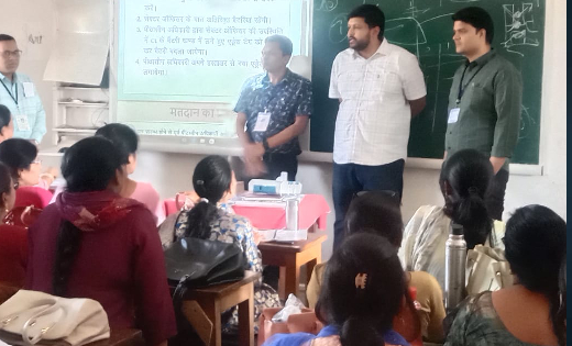 महासमुंद : सामान्य प्रेक्षक जफर अली एवं कलेक्टर मलिक ने लिया... - CG Sandesh