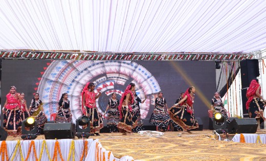 झुमका जल महोत्सव पहला दिन : पूरा कोरिया पहुंचा झुमका के किना... - CG Sandesh