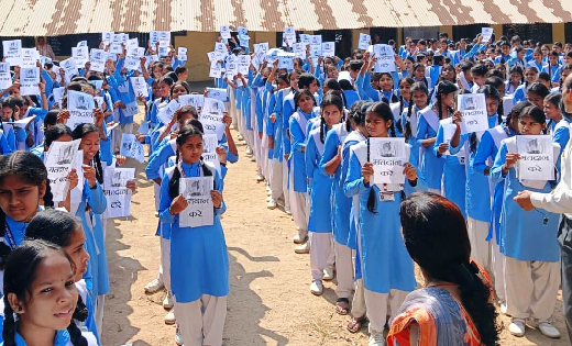 पिथौरा : मानव श्रृंखला बनाकर मतदाताओं को किया गया जागरूक - CG Sandesh