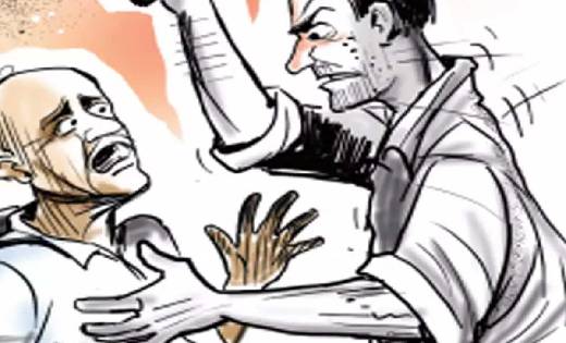 बसना : जमीन संबंधी बात को लेकर 80 वर्षीय बुजुर्ग के साथ मारप... - CG Sandesh