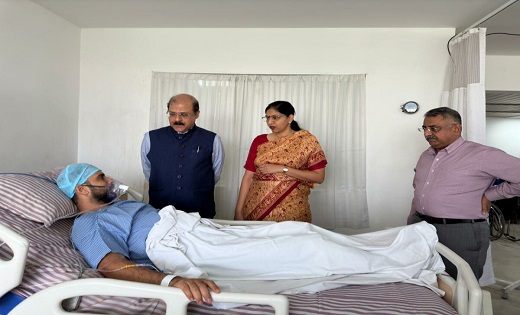 मुख्य निर्वाचन पदाधिकारी एवं ईसीआई के विशेष प्रेक्षकों ने मुठभेड़ में घायल जवानों से की मुलाकात : स्वास्थ्य के बारे में ली जानकारी
