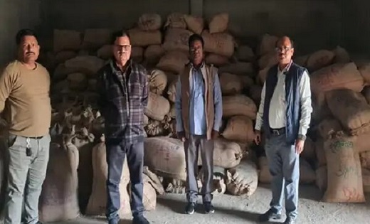 सहकारी समिति से 213 क्विंटल धान जब्त, खाद्य अधिकारी के दल ने... - CG Sandesh