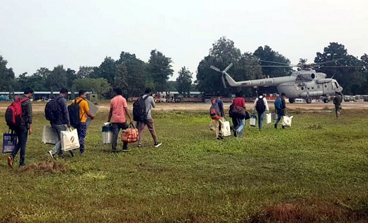 सेना के हेलिकाप्टर से भेजा गया मतदान दल...बस्तर संभाग में चु... - CG Sandesh