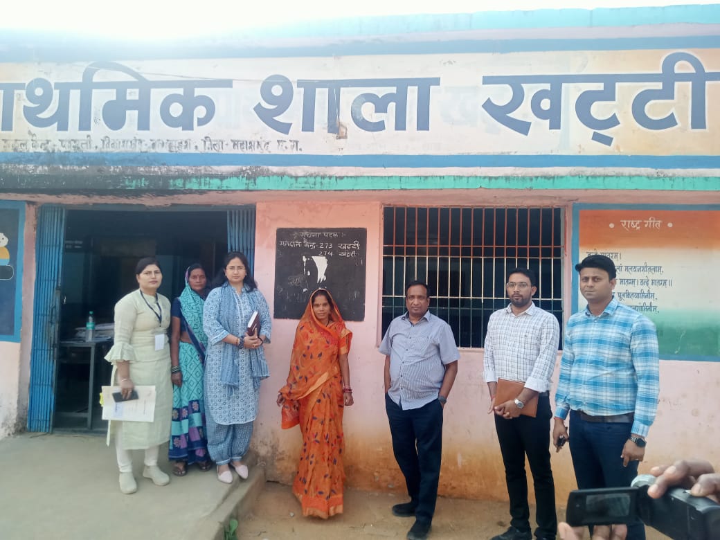 महासमुंद : सामान्य प्रेक्षक भीमनवार ने किया कई मतदान केंद्रो... - CG Sandesh