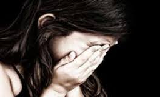 ढाई वर्षीय बच्ची के साथ किया दुष्कर्म, कमरे में बेहोश मिली ब... - CG Sandesh